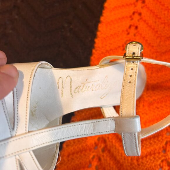 1970s Naturalizer White Leather T-bar Roman Mary Jane sandal heels- made in Cana - Picture 9 of 16